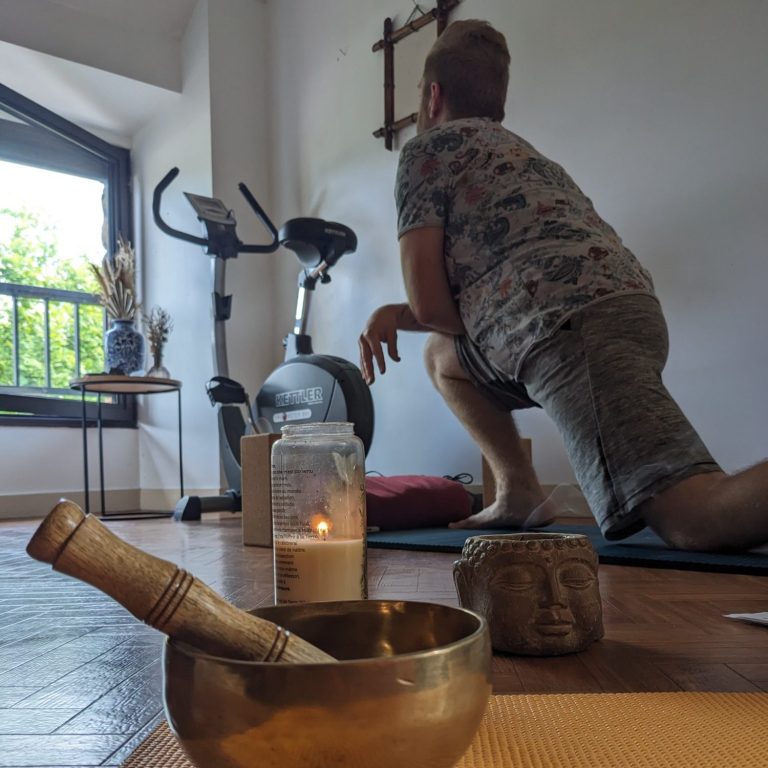 prise de conscience de son bien etre pour retrouver une mobilite un hatha yoga therapie sur Néant-sur-Yvel