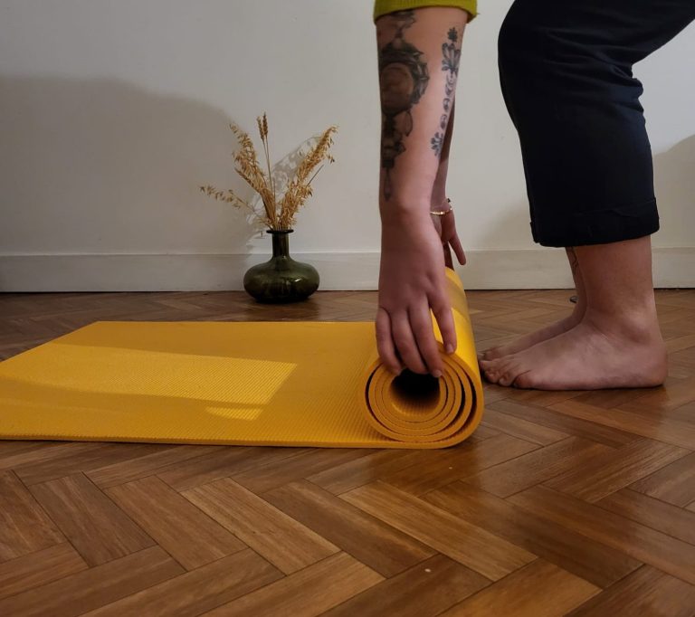seance de yoga en entreprise pour du bien-etre au travail sur Rennes et Brocéliande communauté.