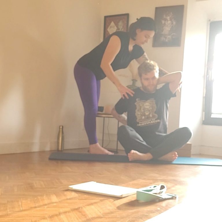 un yoga bien-être pour du mieux être en entreprise sur Rennes et Brocéliande Communauté.